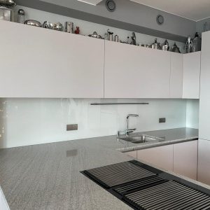 CAM VE MUTFAK ARKA DUVARLARI RAL'E GÖRE KAPLI