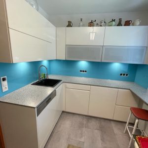 CAM VE MUTFAK ARKA DUVARLARI RAL'E GÖRE KAPLI