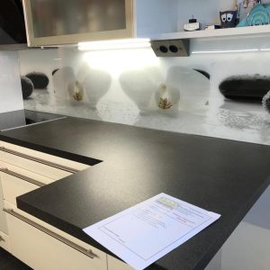 CAM VE MUTFAK ARKA DUVARLARI RAL'E GÖRE KAPLI