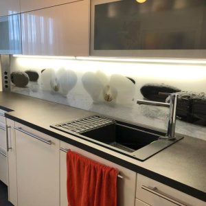 CAM VE MUTFAK ARKA DUVARLARI RAL'E GÖRE KAPLI