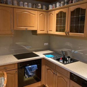 CAM VE MUTFAK ARKA DUVARLARI RAL'E GÖRE KAPLI