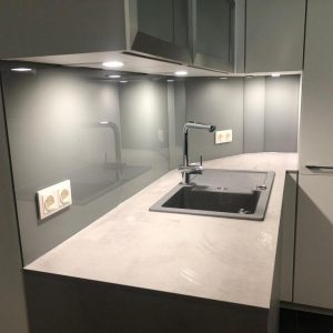 CAM VE MUTFAK ARKA DUVARLARI RAL'E GÖRE KAPLI